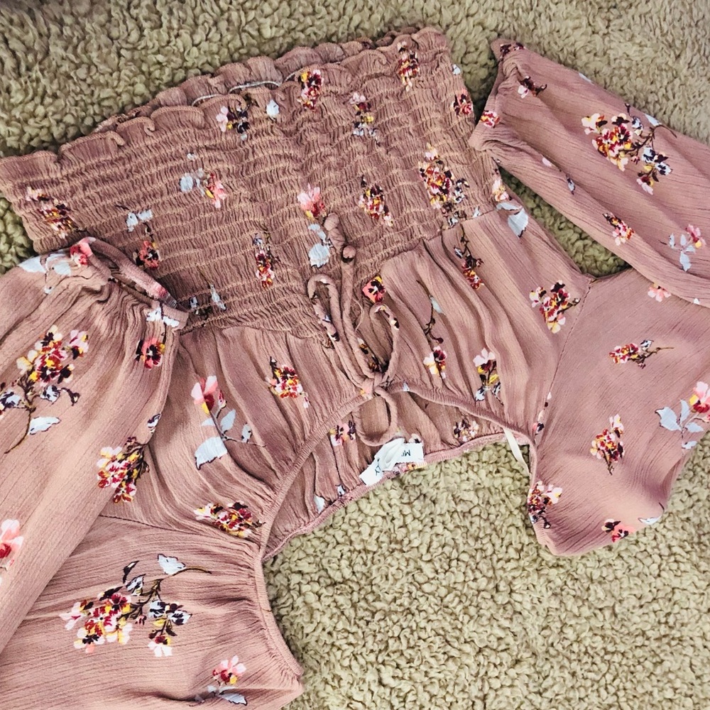 Flowery Off The Shoulder Blouse 🌺💐Size S